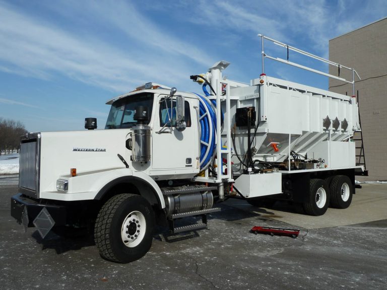 Uam Rind Blend and Pump Trucks - Amerind